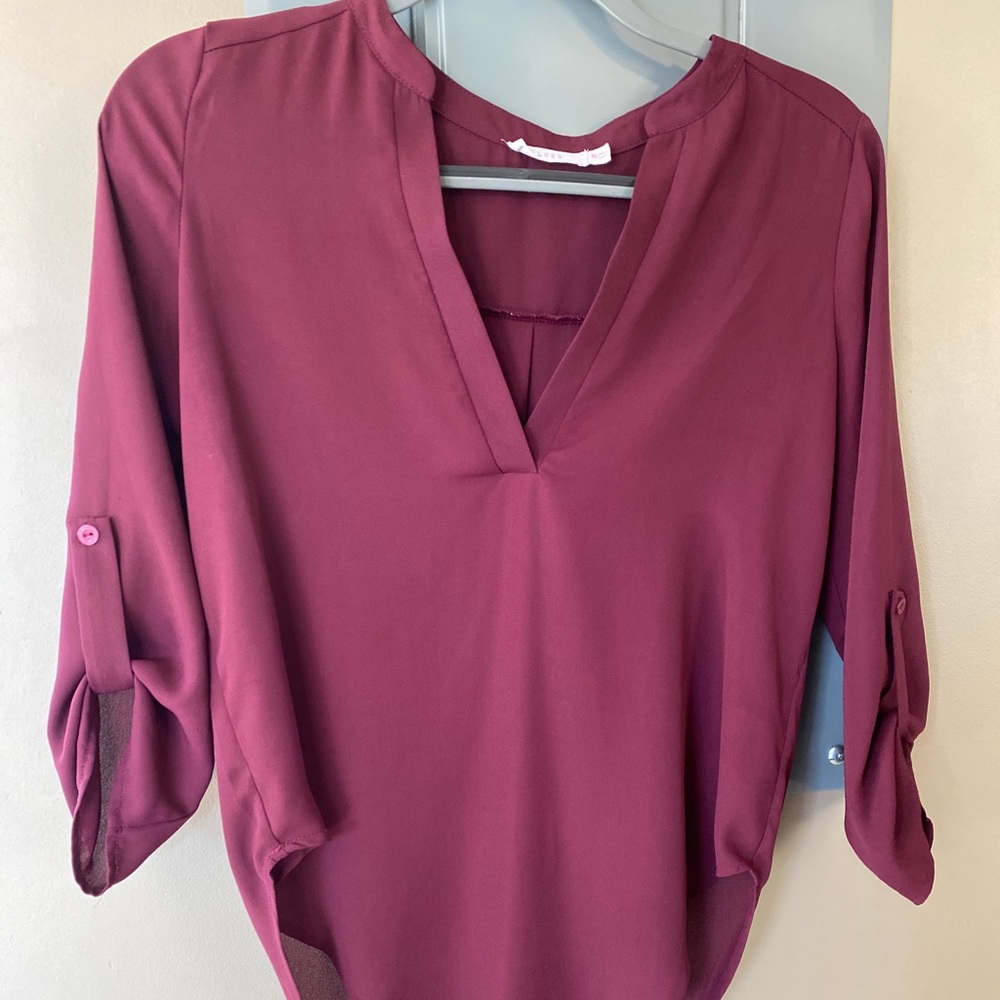 Magenta lush blouse with v neck and 3/4 length sleeves